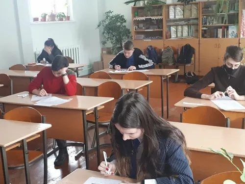 Учащиеся из Лоева и Речицы стали лучшими на областном конкурсе по истории