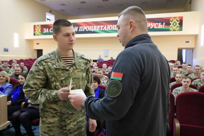 Как руководство Рогачевского района поздравило земляков-военнослужащих срочной службы с 23 февраля