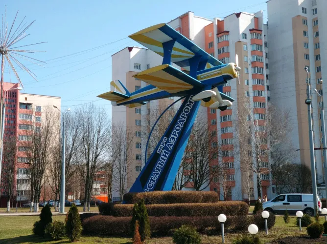 Вы наверняка видели самолет на въезде в микрорайон Старый Аэродром. Возникло предложение заменить фанерную модель на реальный Ан-2