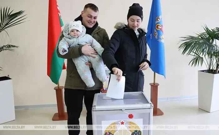 Лукашенко отметил неожиданно высокую явку на прошедших выборах депутатов