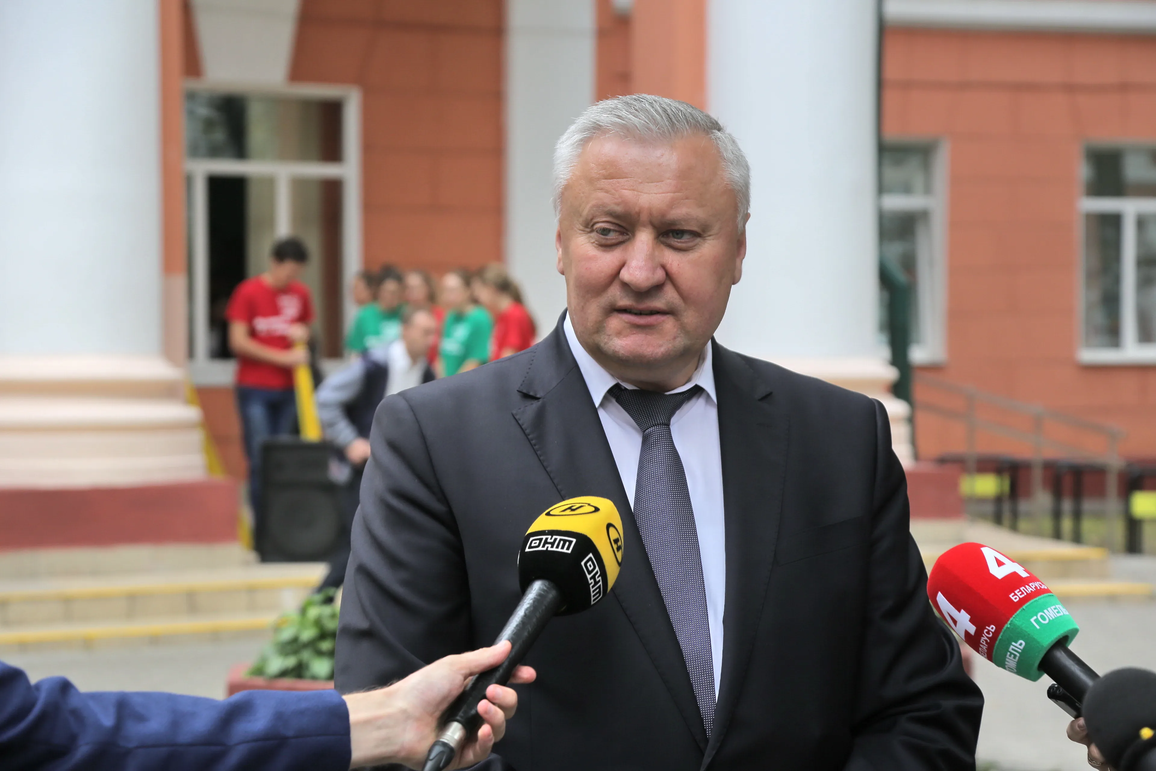 Губернатор Владимир Дворник: депутат должен знать цену каждому рублю, вложенному в социальную сферу