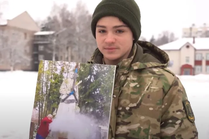 Флешмоб. Военно-патриотический клуб "Рысь" против преступного беспамятства