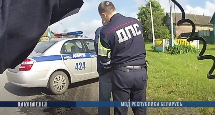 В Добрушском районе мужчина с ножом украл три пачки сигарет и зажигалку. Возбуждено уголовное дело