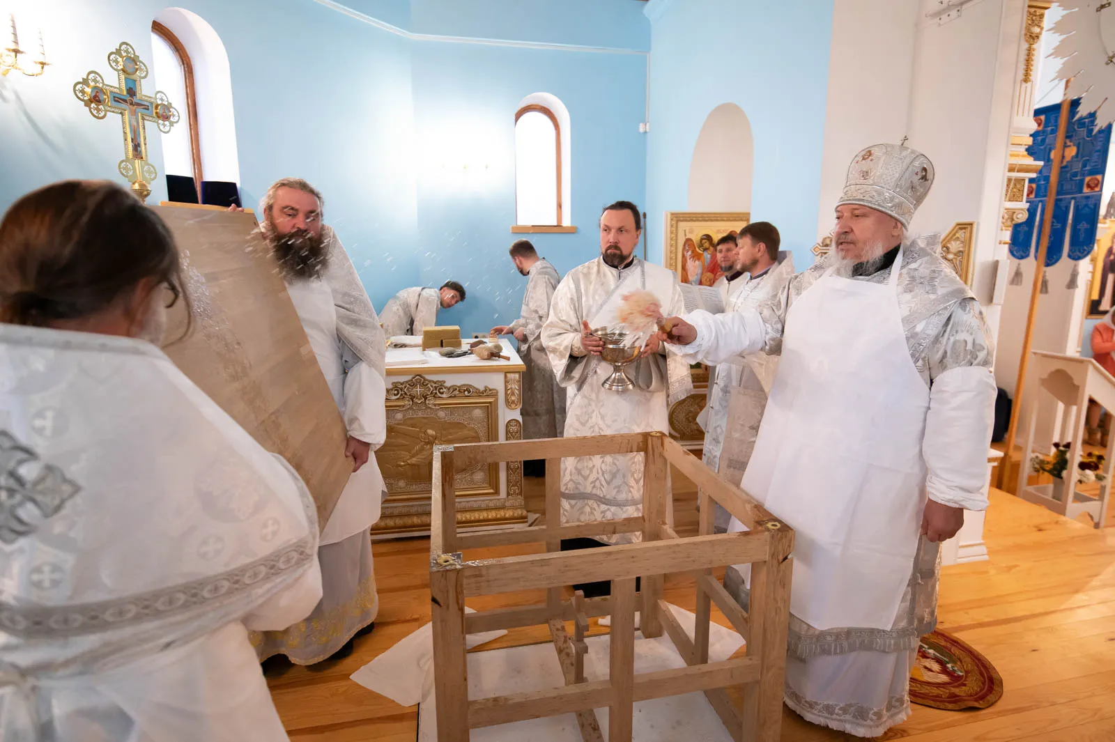 Не просто здание, но место присутствия Самого Бога. В Речицком районе освятили новый храм 