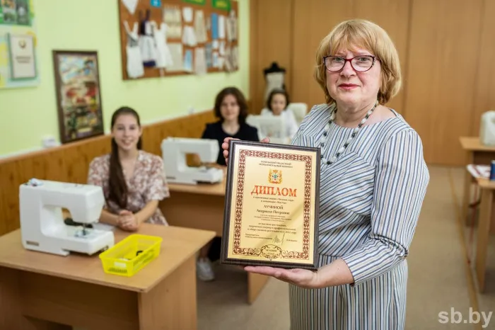 Учитель Людмила Лучина из Светлогорска – о трудовом обучении, поющих моделях и национальных традициях
