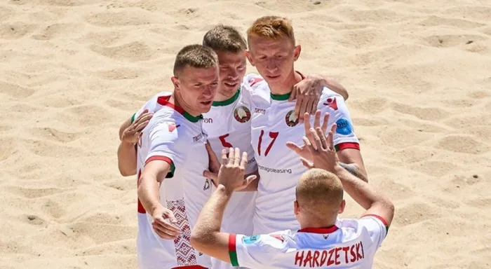 Команда Беларуси по пляжному футболу третий раз подряд победила соперников из Арабских Эмиратов