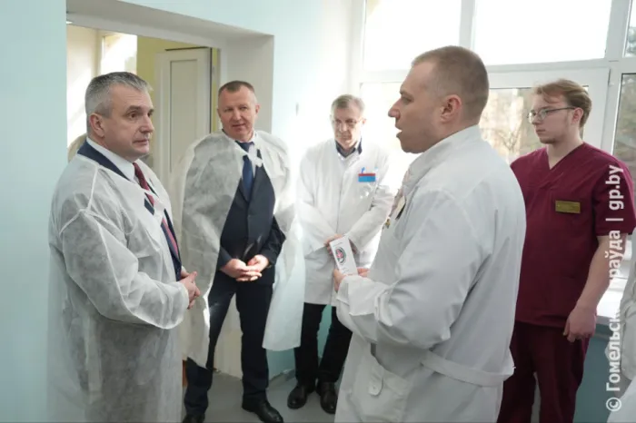 Все койки заняты: Иван Крупко пообщался с пациентами реабилитационного отделения Наровлянской ЦРБ