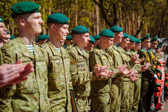 На Кургане Славы прошел митинг по случаю увольнения в запас военнослужащих Гомельской пограничной группы