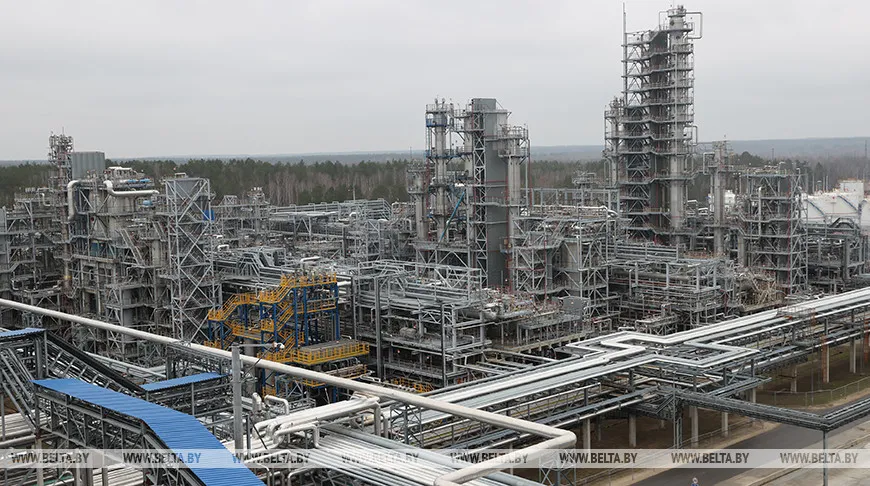 Мозырский НПЗ планирует в апреле увеличить объемы переработки нефти