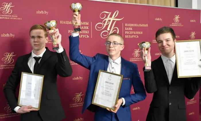 Иван Левчишин из Добрынской средней школы Ельского района абсолютный победитель заключительного этапа республиканской олимпиады по финансовой грамотности