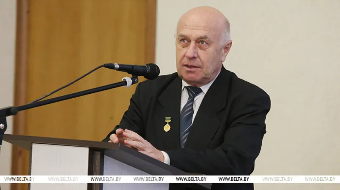 Лукашенко поздравил народного учителя Беларуси Валерия Барашкова с 75-летием 