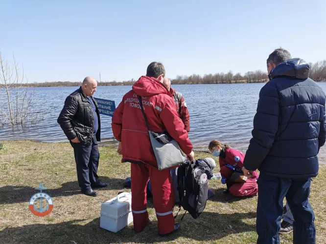 В Гомеле рыбаку внезапно стало плохо. Ему помогли работники ОСВОДа