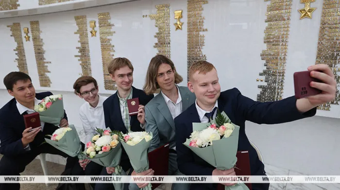 Более 1 миллиона из спецфонда Президента будет направлено на поощрение одаренных учащихся и студентов