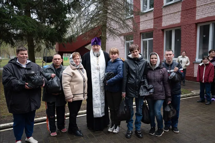 Накануне Пасхи архиепископ Гомельский и Жлобинский Стефан посетил социальные учреждения Гомельского района