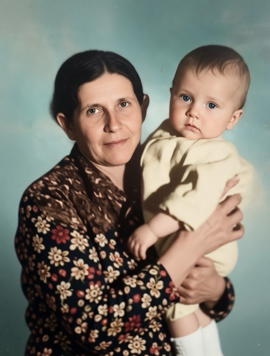 Наталья Лунцевич с внуком, Житковичский район, семейный архив