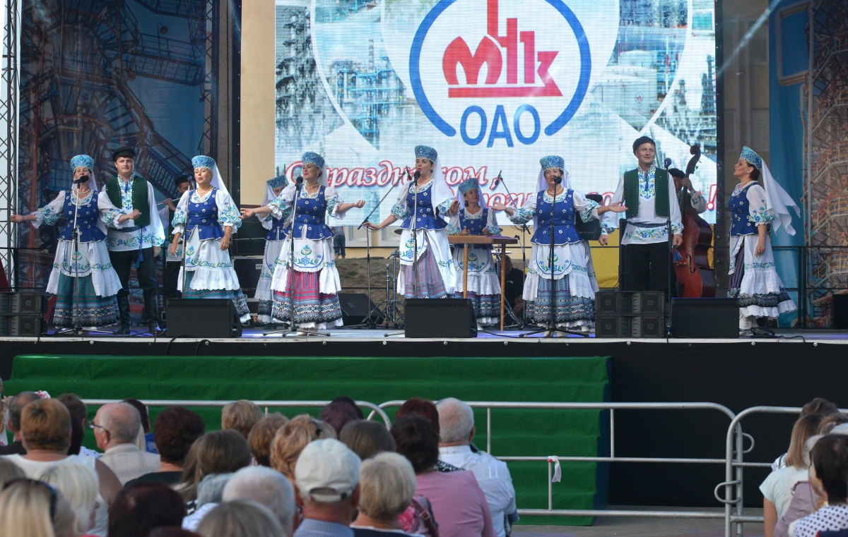 19 0831_2226  ДК День НГТП бульвар.JPG