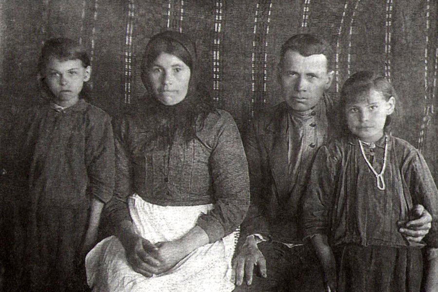Семья Протос.jpg