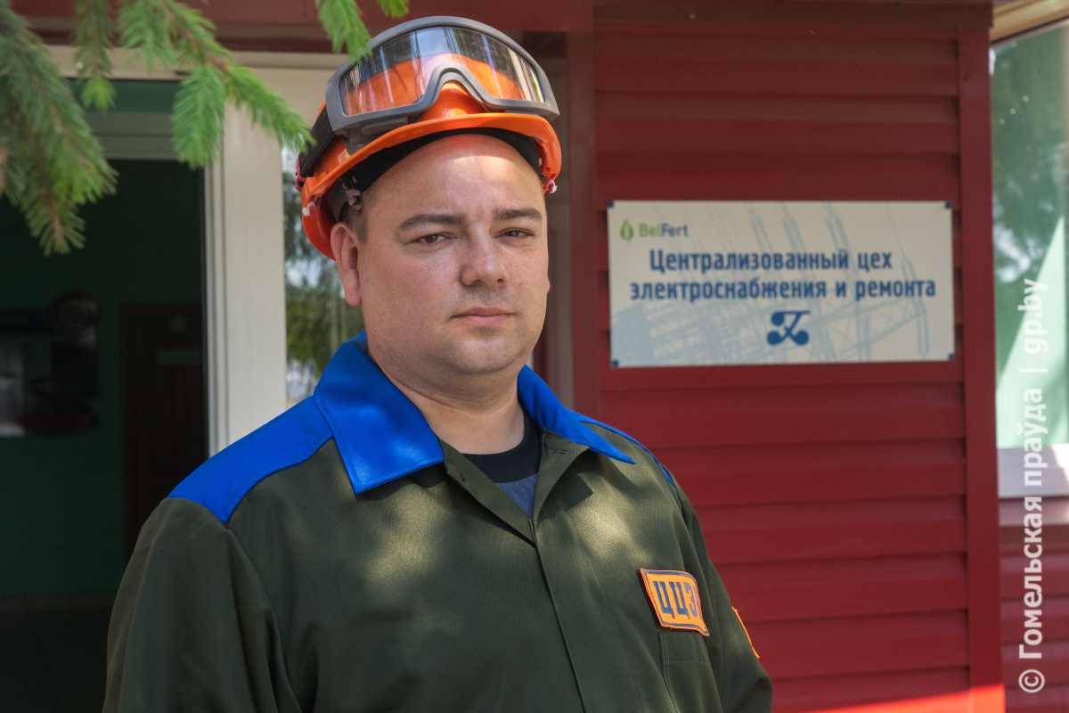 Дмитрий КОЛОСОВ, электромонтер цеха электроснабжения и ремонта электрооборудования. Победитель конкурса «Лучший по профессии» в номинации «Лучший электромонтер», обладатель почетной премии «Достижение года» в номинации «Профессионал года»