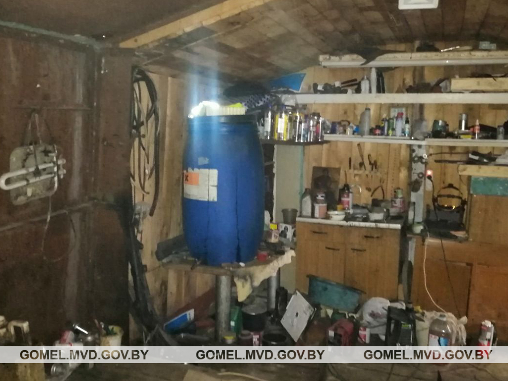 Лоев черепица и дизтопливо 2.jpg Лоев черепица и дизтопливо 2.jpg
