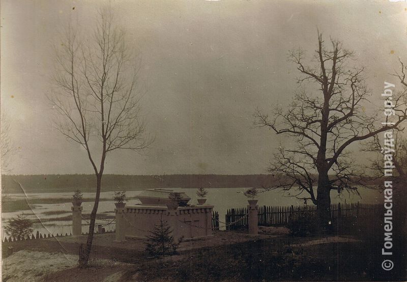 5.Магіла А.І.Стульгінскага ў Добрушы.jpg