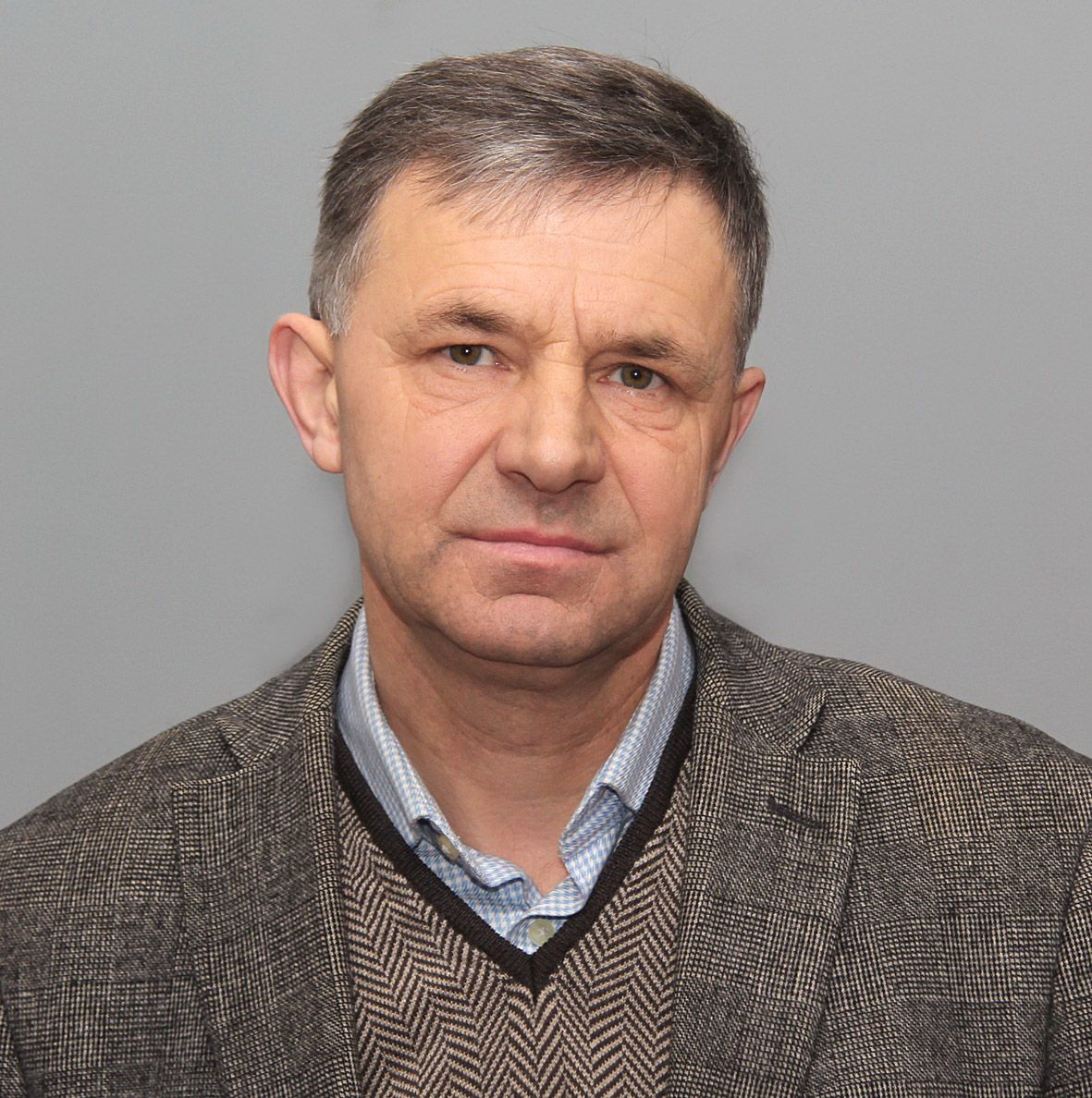 Владимир Емельянов Емельянов.jpg