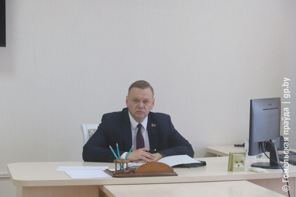 Заместитель председателя облисполкома Дмитрий Алейников проводит прием граждан по вопросам трудоустройства и медицинских заключений в Гомеле