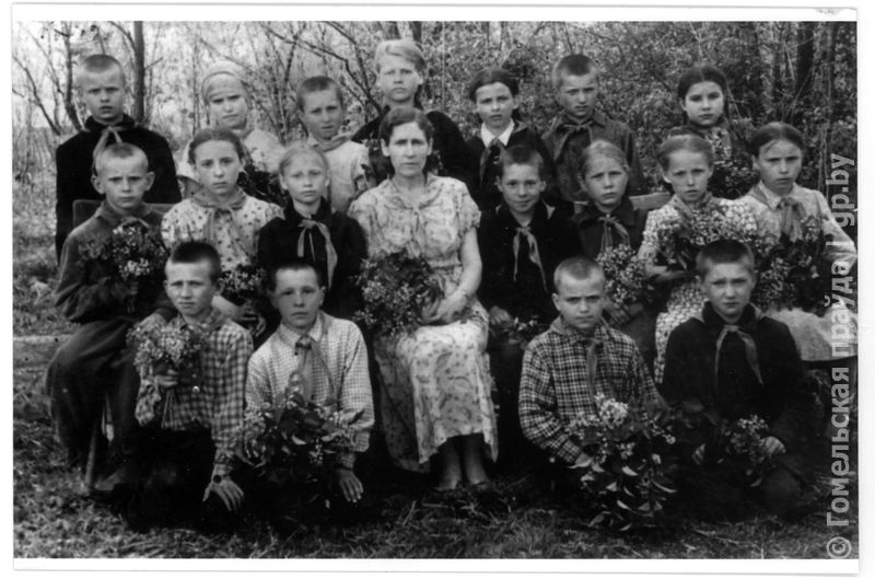 Тот самый 4-й класс малодушанской школы.jpg Тот самый 4-й класс малодушанской школы.jpg