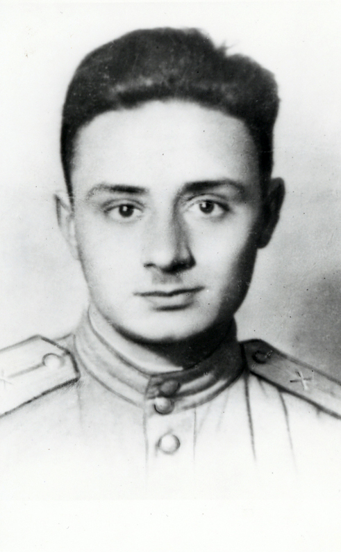 Гвардии лейтенант Э.А. Асадов. 1943 г. 4 Украинск.jpg Гвардии лейтенант Э.А. Асадов. 1943 г. 4 Украинск.jpg