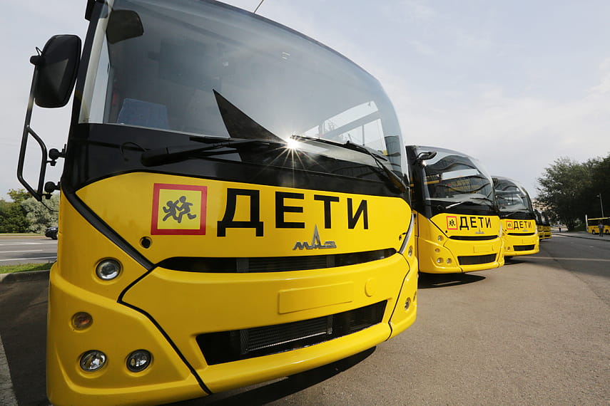 дети в автобусе a6f85b8f537d8110e2abb89e043f3192.jpg