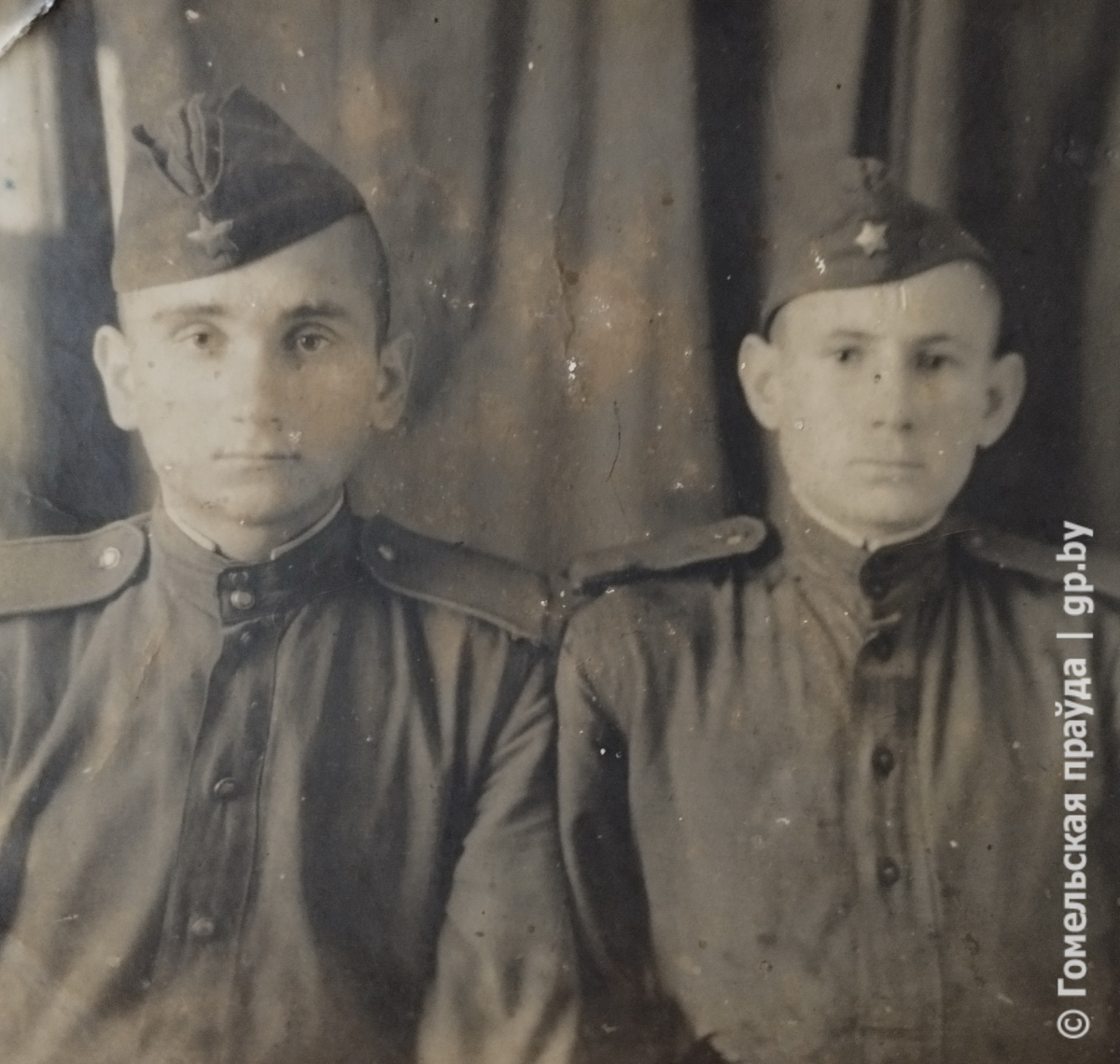 17-летние призывники Саша и Коля в 1940-х: зенитчик Великой Отечественной войны и его двоюродный брат перед войной