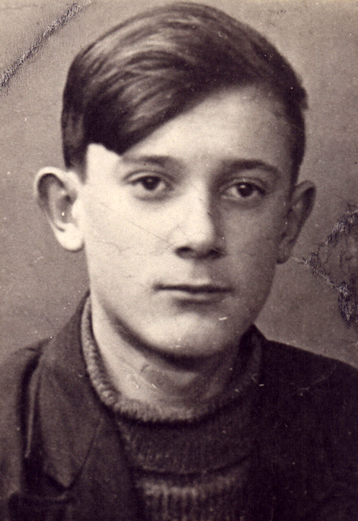 В 17 лет добровольцем Олег ушел на войну..jpg В 17 лет добровольцем Олег ушел на войну..jpg