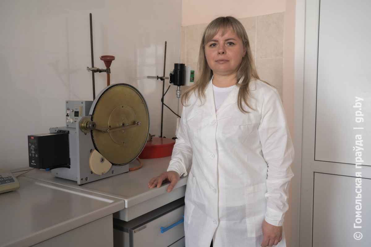 Елена НОВИКОВА, начальник производственной лаборатории централизированного отдела технического контроля. Награждена Почетной грамотой первичной организации профсоюза ОАО «Гомельский химический завод»