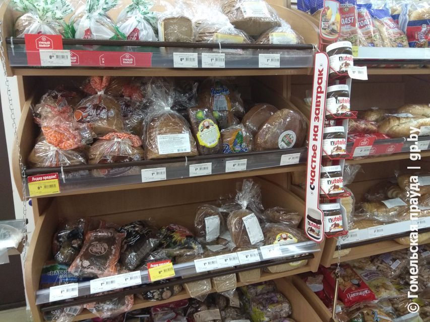 В «Соседях» выбор шире: гомельский заводской хлеб занимает половину пространства на полках В «Соседях» выбор шире: гомельский заводской хлеб занимает половину пространства на полках