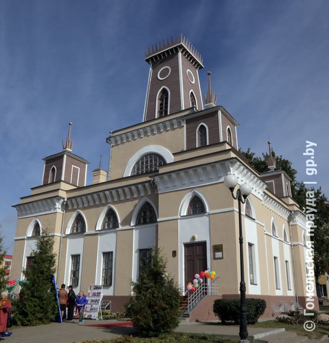 Чечерский музей в ратуше.jpg