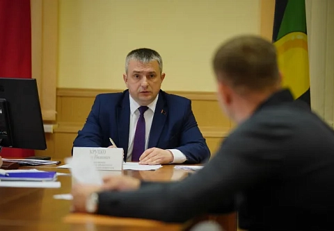 «Просьба выключить камеру, у меня святой вопрос». Губернатор Иван Крупко провел прием граждан в Буда-Кошелеве