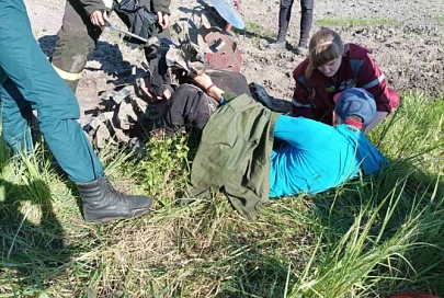 В Лоевском районе из-за неосторожности подростку зажало ногу в мотокультиваторе