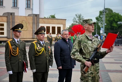 На главной площади Гомеля более 100 новобранцев поклялись в верности народу Беларуси
