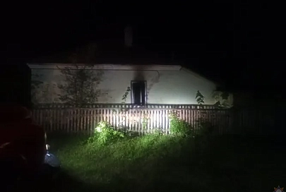 На пожаре в Рогачеве работники МЧС спасли хозяина дома