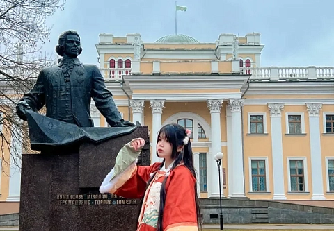 Рапунцель учится в Гомеле. У студентки филологического факультета ГГУ имени Франциска Скорины невероятно длинные волосы