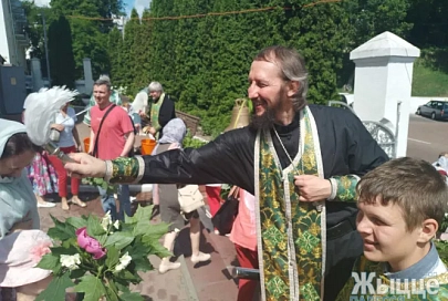 Фотофакт: мозыряне празднуют Троицу