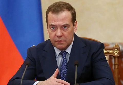 "Первый пошел…" Медведев после ухода Джонсона ждет новостей из ФРГ, Польши и Прибалтики