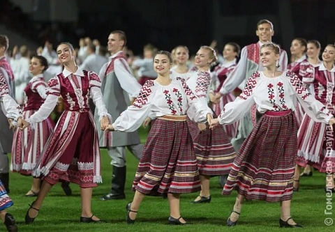 В юбилейном, десятом, «Сожскім карагодзе» в Гомеле примут участие 40 коллективов из четырех стран