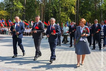 Под Гомелем после реконструкции открыли мемориальный комплекс «Партизанская криничка»