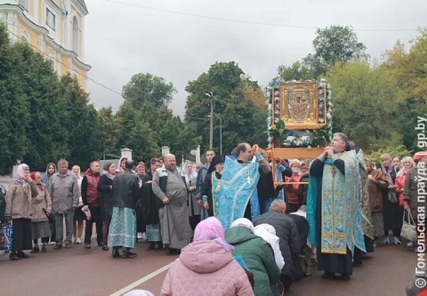 Православные верующие провели крестный ход из города Мозыря в Юровичи