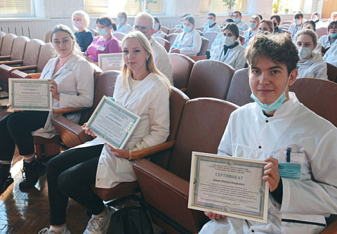 В Гомеле профсоюз медиков выплатил стипендии 13 отличникам ГомГМУ, Гомельского и Мозырского медколледжей