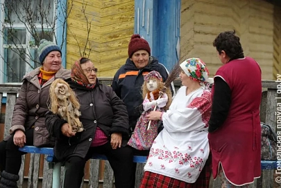 Для своих необычных поделок Нина Гвоздь использует капрон, синтепон, поролон и даже джут