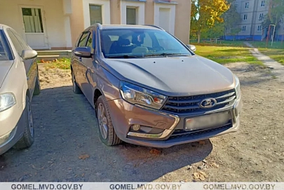 В Хойниках мужчина пробивал колёса авто за неправильную парковку