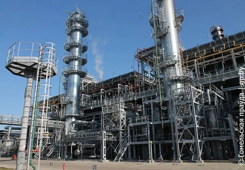 Наш газ: из родных недр в пистолеты автозаправок. В "Белоруснефти" рассказали, как голубое топливо поступает на АЗС страны