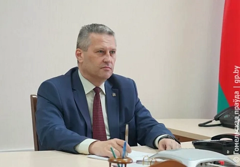 В квартире нет воды, помогите. Заместитель председателя облисполкома Андрей Конюшко провел прямую телефонную линию