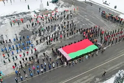 В Буда-Кошелево провели патриотический флешмоб «Мы вместе!»